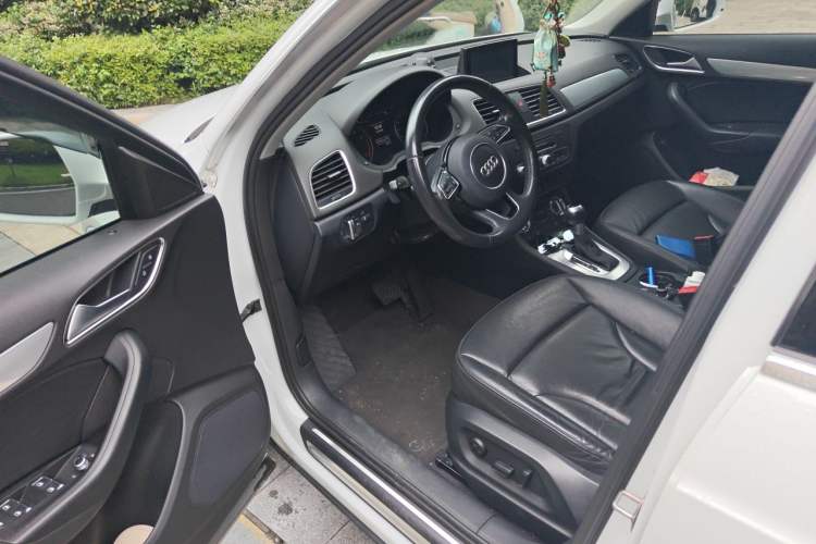 Used Audi Q3 2015 35 TFSI Comfort Model Driver Seat