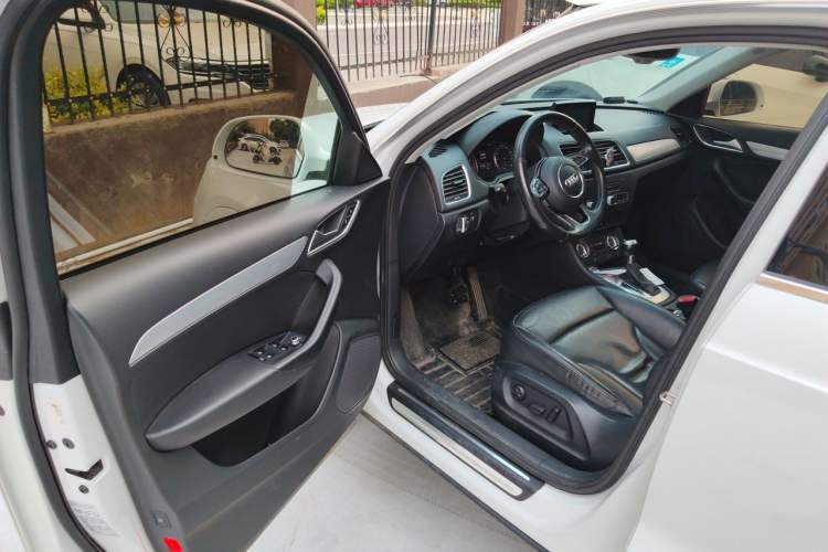 Used Audi Q3 2015 35 TFSI Comfort Model Driver Seat
