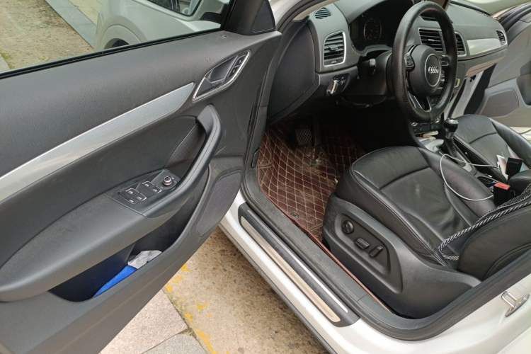 Used Audi Q3 2015 35 TFSI Comfort Model Driver Seat