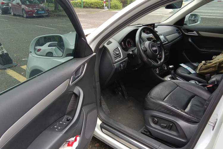 Used Audi Q3 2015 30 TFSI Ambition Edition Driver Seat