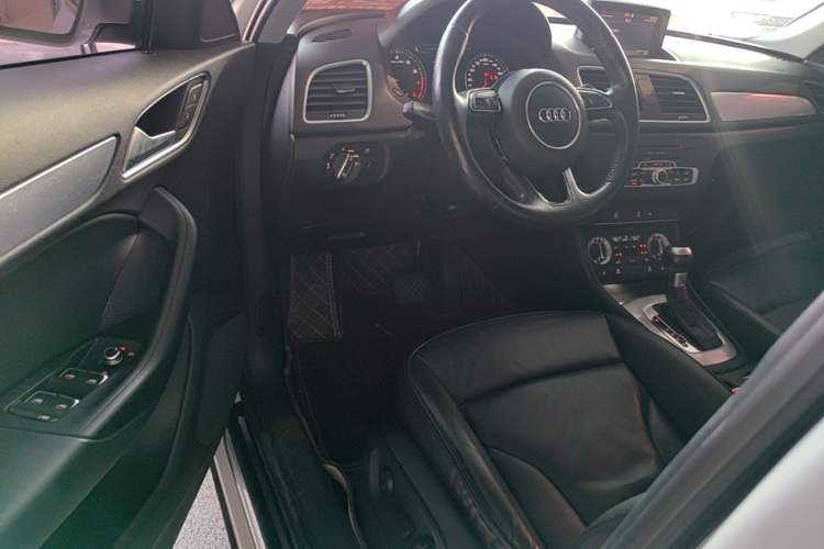 Used Audi Q3 2015 35 TFSI Comfort Model Driver Seat