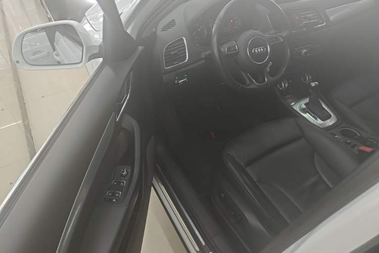 Used Audi Q3 2015 35 TFSI Comfort Model Driver Seat