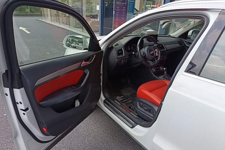 Used Audi Q3 2015 30 TFSI Ambition Edition Driver Seat