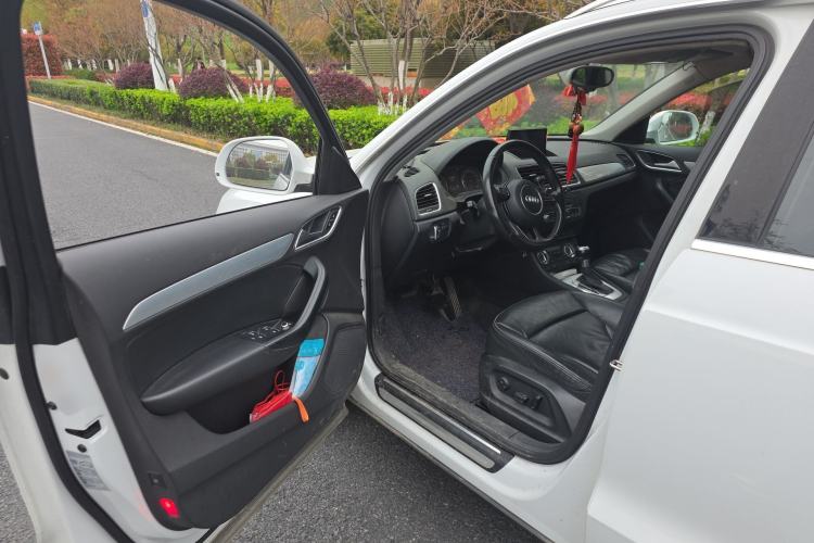 Used Audi Q3 2015 35 TFSI quattro Comfort model Driver Seat