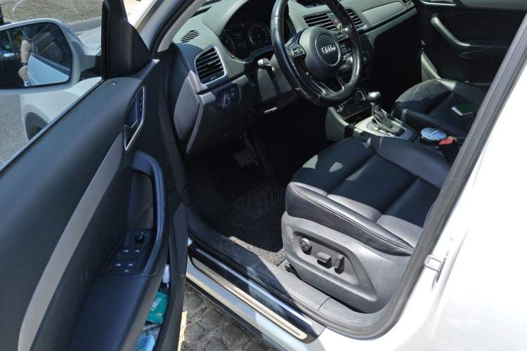 Used Audi Q3 2015 30 TFSI Ambition Edition Driver Seat