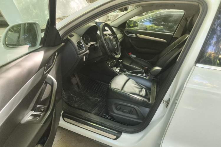 Used Audi Q3 2015 35 TFSI Comfort Model Driver Seat