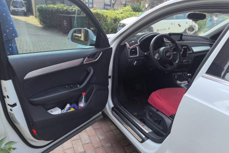 Used Audi Q3 2015 35 TFSI Ambition Edition Driver Seat
