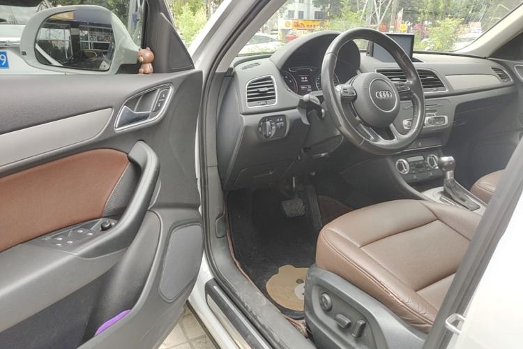 Used Audi Q3 2015 35 TFSI Ambition Edition Driver Seat