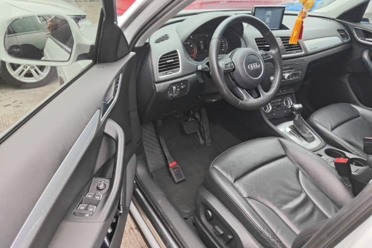 Used Audi Q3 2015 35 TFSI quattro Millionth Anniversary Edition Driver Seat