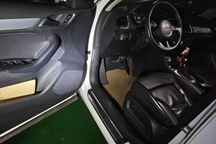 Used Audi Q3 2015 35 TFSI quattro Technology Edition Driver Seat