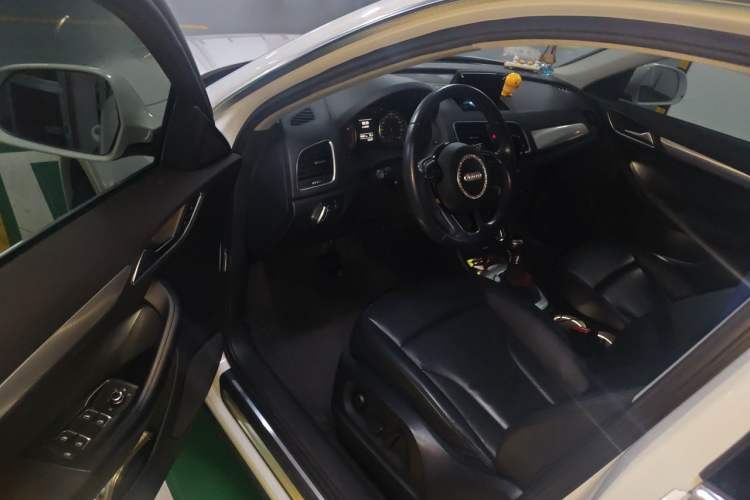 Used Audi Q3 2015 35 TFSI Ambition Edition Driver Seat