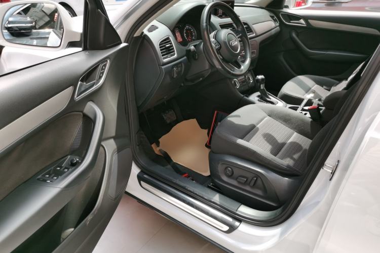 Used Audi Q3 2015 30 TFSI Ambition Edition Driver Seat