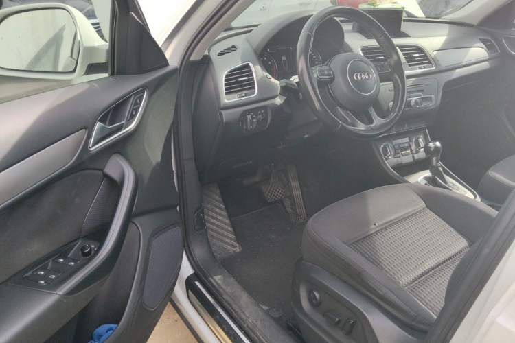 Used Audi Q3 2015 30 TFSI Ambition Edition Driver Seat