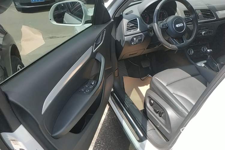 Used Audi Q3 2015 35 TFSI Comfort Model Driver Seat