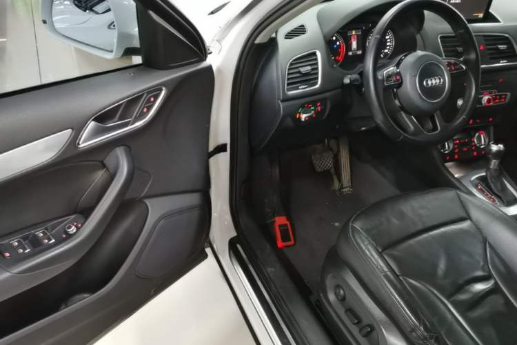 Used Audi Q3 2015 35 TFSI quattro Technology Edition Driver Seat