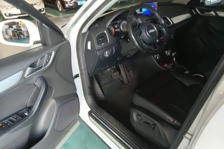 Used Audi Q3 2015 35 TFSI Comfort Model Driver Seat