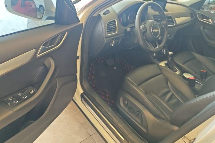 Used Audi Q3 2015 30 TFSI Comfort Model Driver Seat