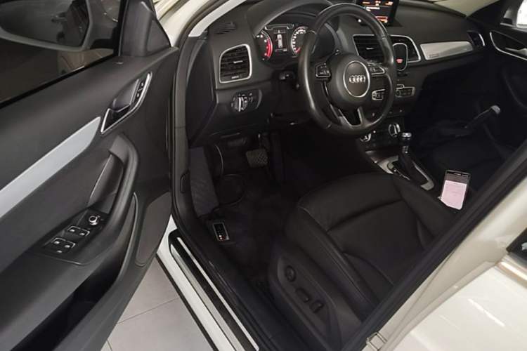 Used Audi Q3 2015 35 TFSI quattro Technology Edition Driver Seat