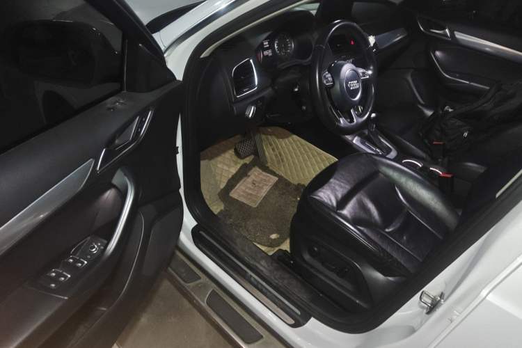 Used Audi Q3 2015 35 TFSI Ambition Edition Driver Seat
