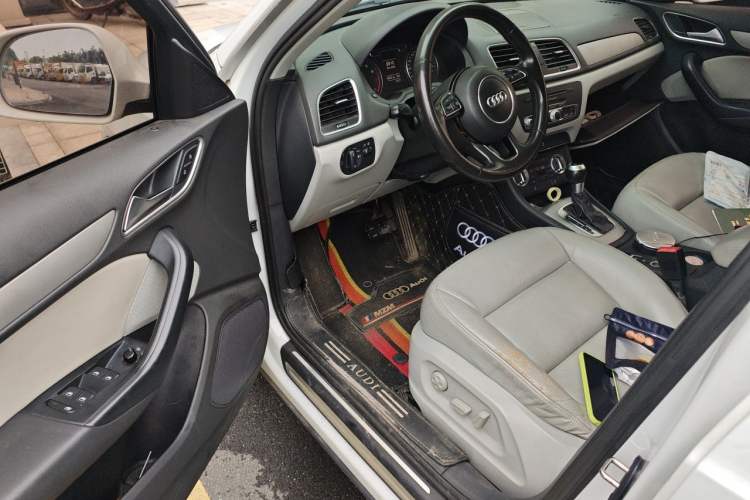 Used Audi Q3 2015 35 TFSI Ambition Edition Driver Seat