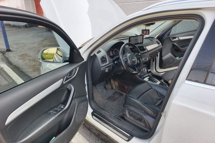 Used Audi Q3 2015 35 TFSI quattro Technology Edition Driver Seat