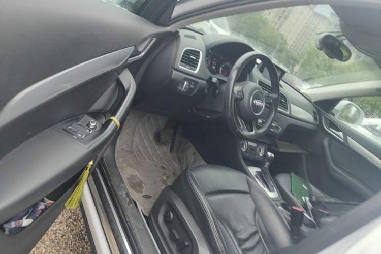 Used Audi Q3 2015 30 TFSI Comfort Model Driver Seat