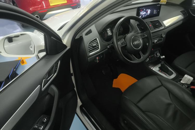 Used Audi Q3 2015 30 TFSI Comfort Model Driver Seat