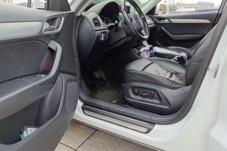 Used Audi Q3 2015 35 TFSI Comfort Model Driver Seat