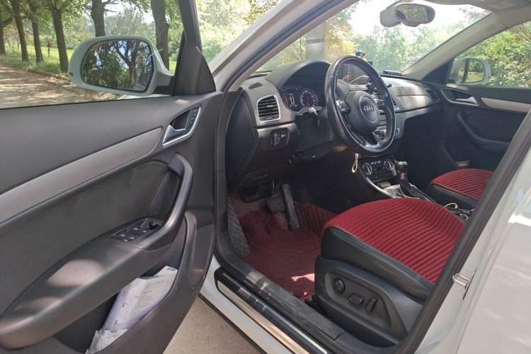 Used Audi Q3 2015 30 TFSI Ambition Edition Driver Seat