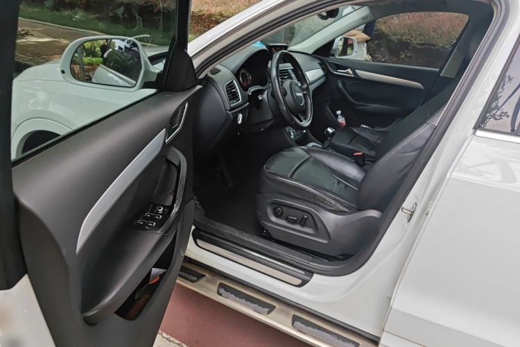Used Audi Q3 2015 30 TFSI Comfort Model Driver Seat