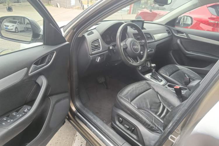 Used Audi Q3 2015 35 TFSI quattro Millionth Anniversary Edition Driver Seat