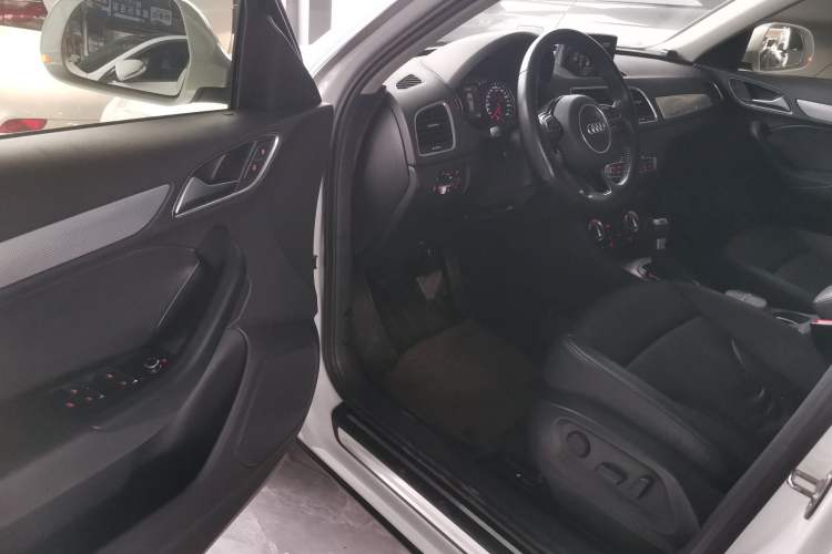Used Audi Q3 2015 35 TFSI quattro Millionth Anniversary Edition Driver Seat