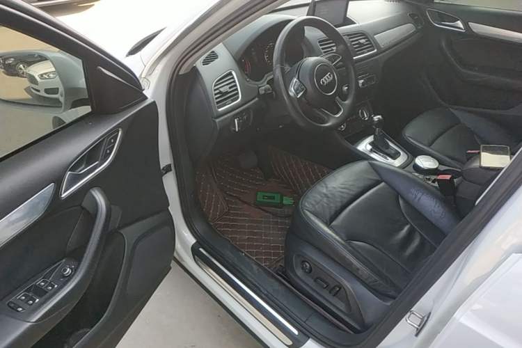 Used Audi Q3 2015 35 TFSI quattro Technology Edition Driver Seat