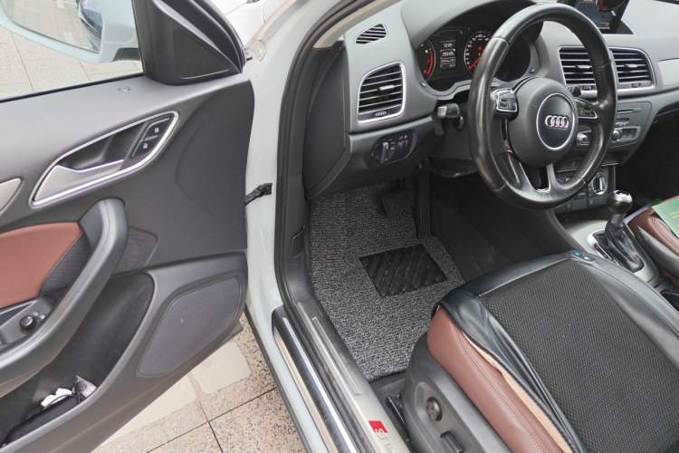 Used Audi Q3 2015 30 TFSI Ambition Edition Driver Seat