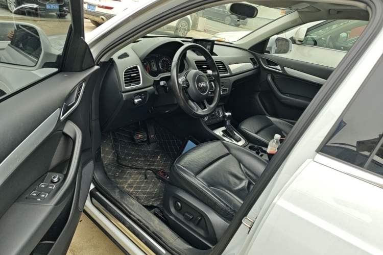 Used Audi Q3 2015 35 TFSI Millionth Anniversary Comfort Model Driver Seat
