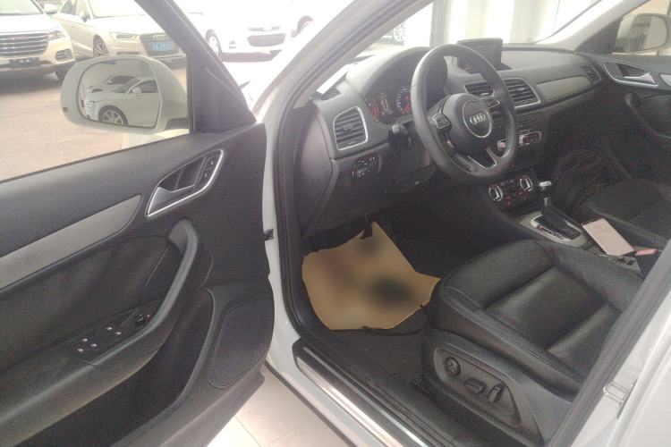 Used Audi Q3 2015 35 TFSI Ambition Edition Driver Seat