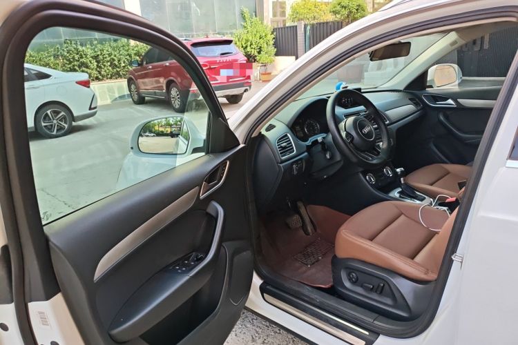 Used Audi Q3 2015 35 TFSI Ambition Edition Driver Seat
