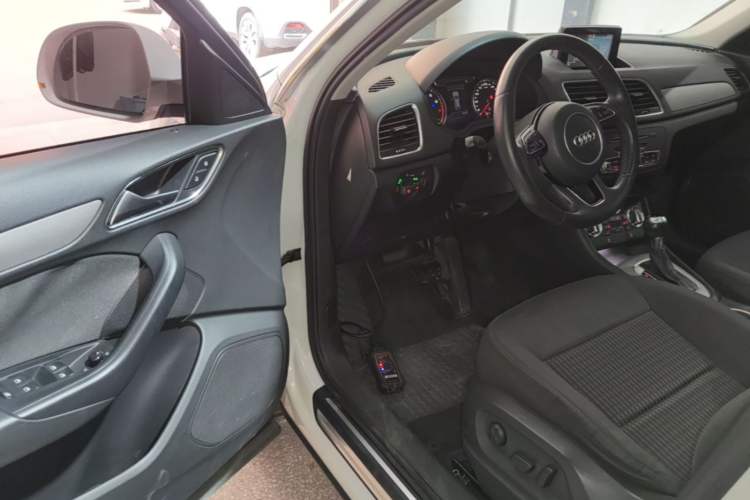 Used Audi Q3 2015 35 TFSI Ambition Edition Driver Seat