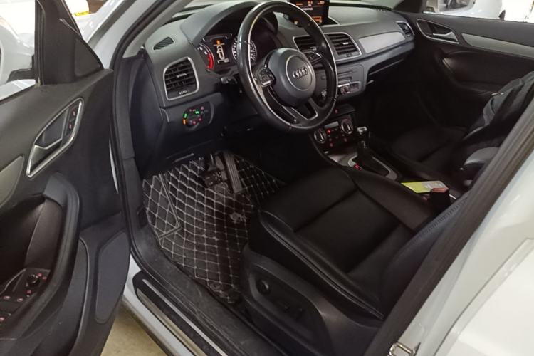 Used Audi Q3 2015 35 TFSI Ambition Edition Driver Seat