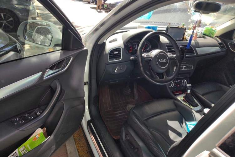 Used Audi Q3 2015 30 TFSI Comfort Model Driver Seat