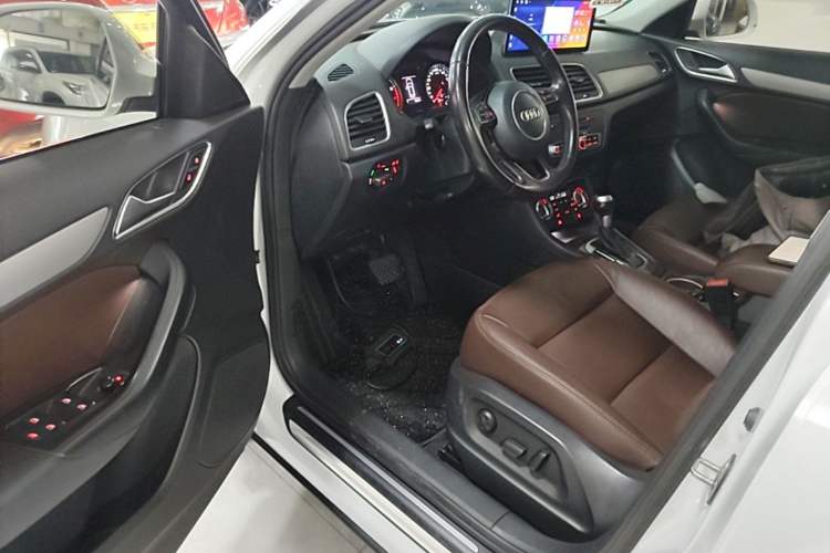 Used Audi Q3 2015 30 TFSI Ambition Edition Driver Seat