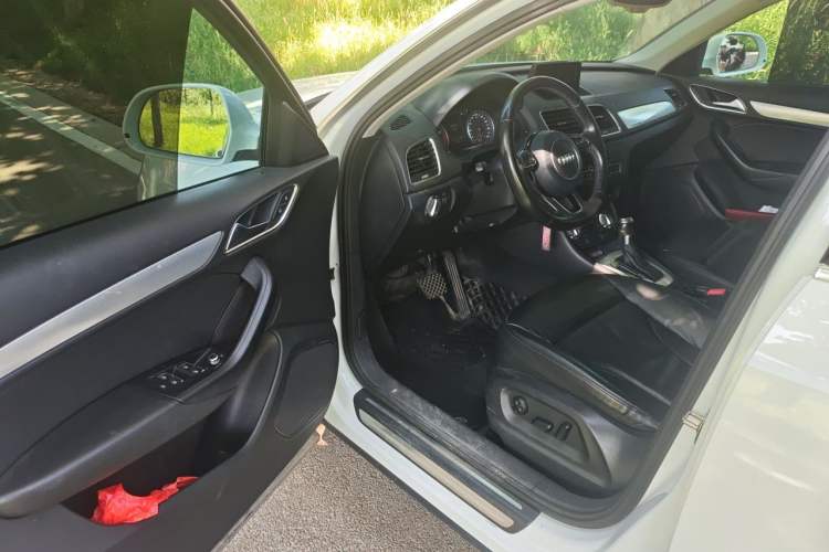 Used Audi Q3 2015 35 TFSI quattro Technology Edition Driver Seat