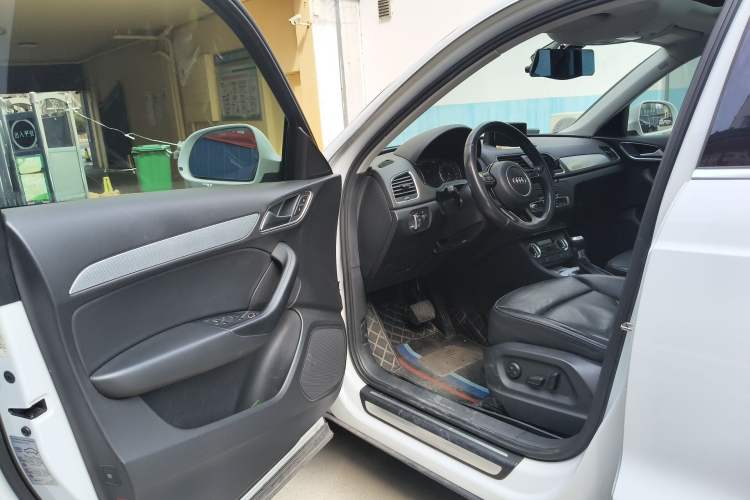 Used Audi Q3 2015 35 TFSI quattro Technology Edition Driver Seat