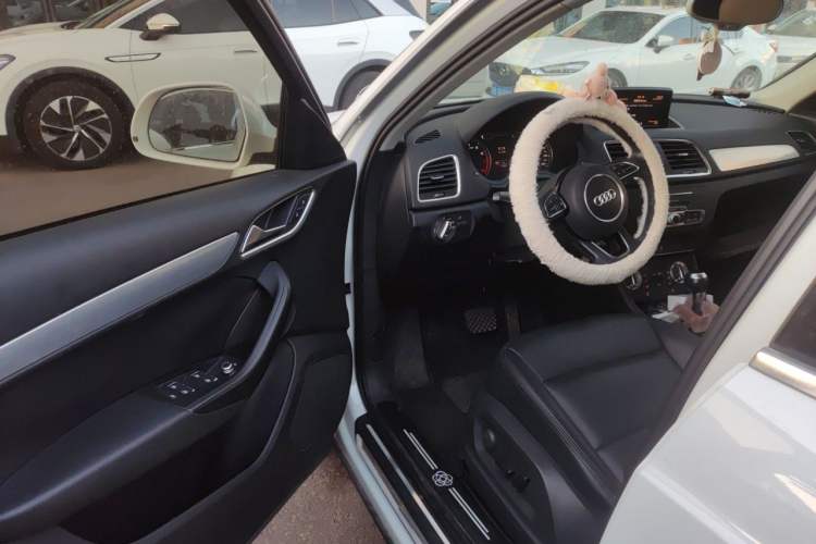 Used Audi Q3 2015 30 TFSI Comfort Model Driver Seat
