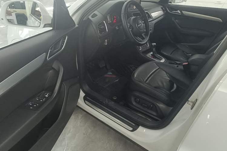 Used Audi Q3 2015 35 TFSI quattro Millionth Anniversary Edition Driver Seat