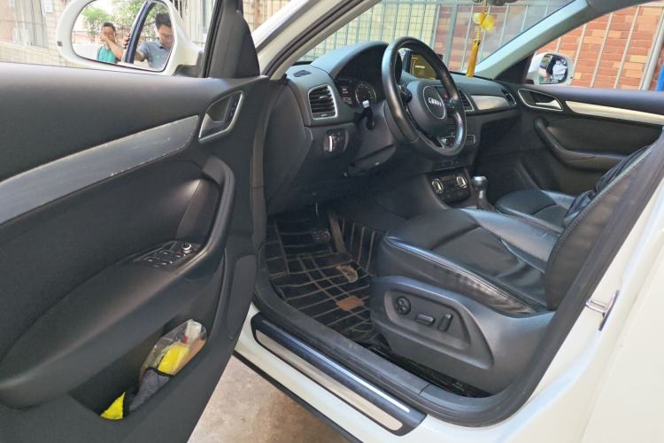 Used Audi Q3 2015 35 TFSI Comfort Model Driver Seat