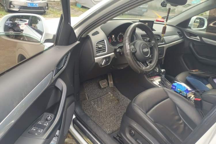 Used Audi Q3 2015 35 TFSI Comfort Model Driver Seat