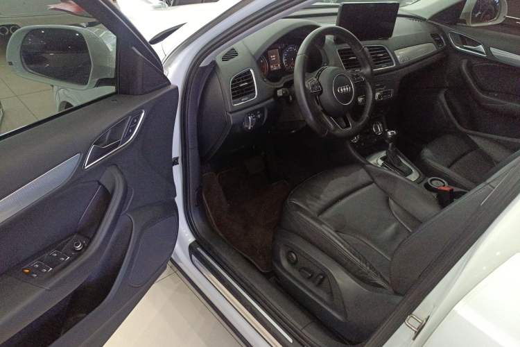 Used Audi Q3 2015 35 TFSI quattro Technology Edition Driver Seat