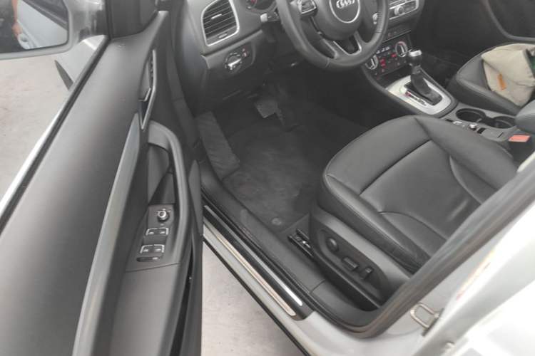 Used Audi Q3 2015 35 TFSI Comfort Model Driver Seat