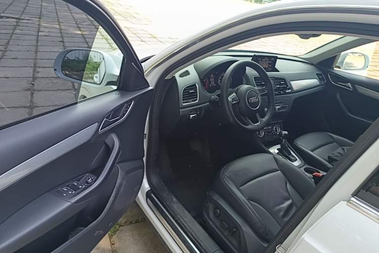 Used Audi Q3 2015 35 TFSI Comfort Model Driver Seat